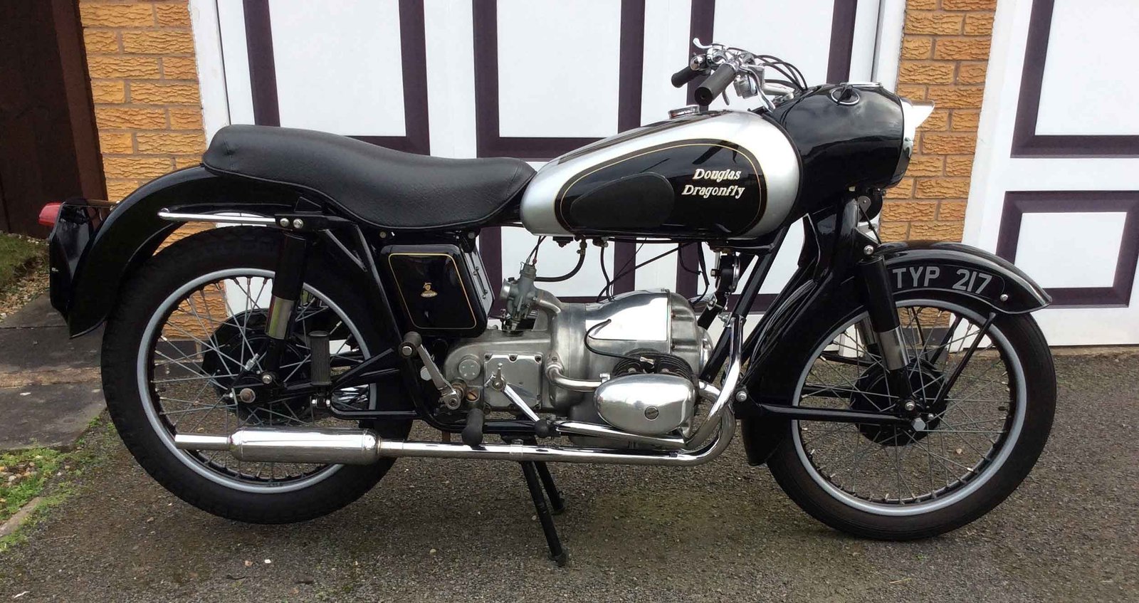 Douglas Dragonfly also available at the auction