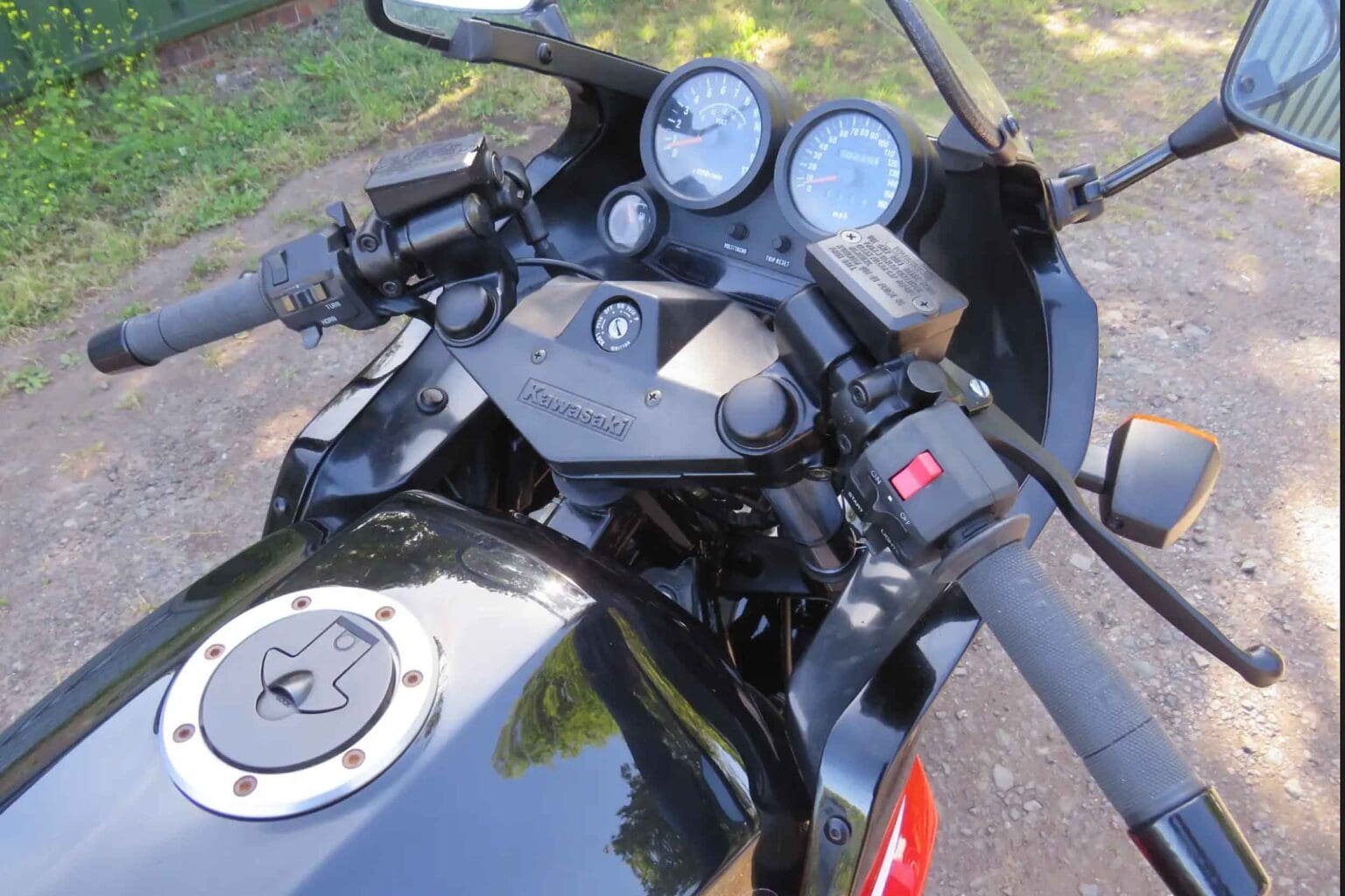 Kawasaki-GPz900R-Top-Gun-3