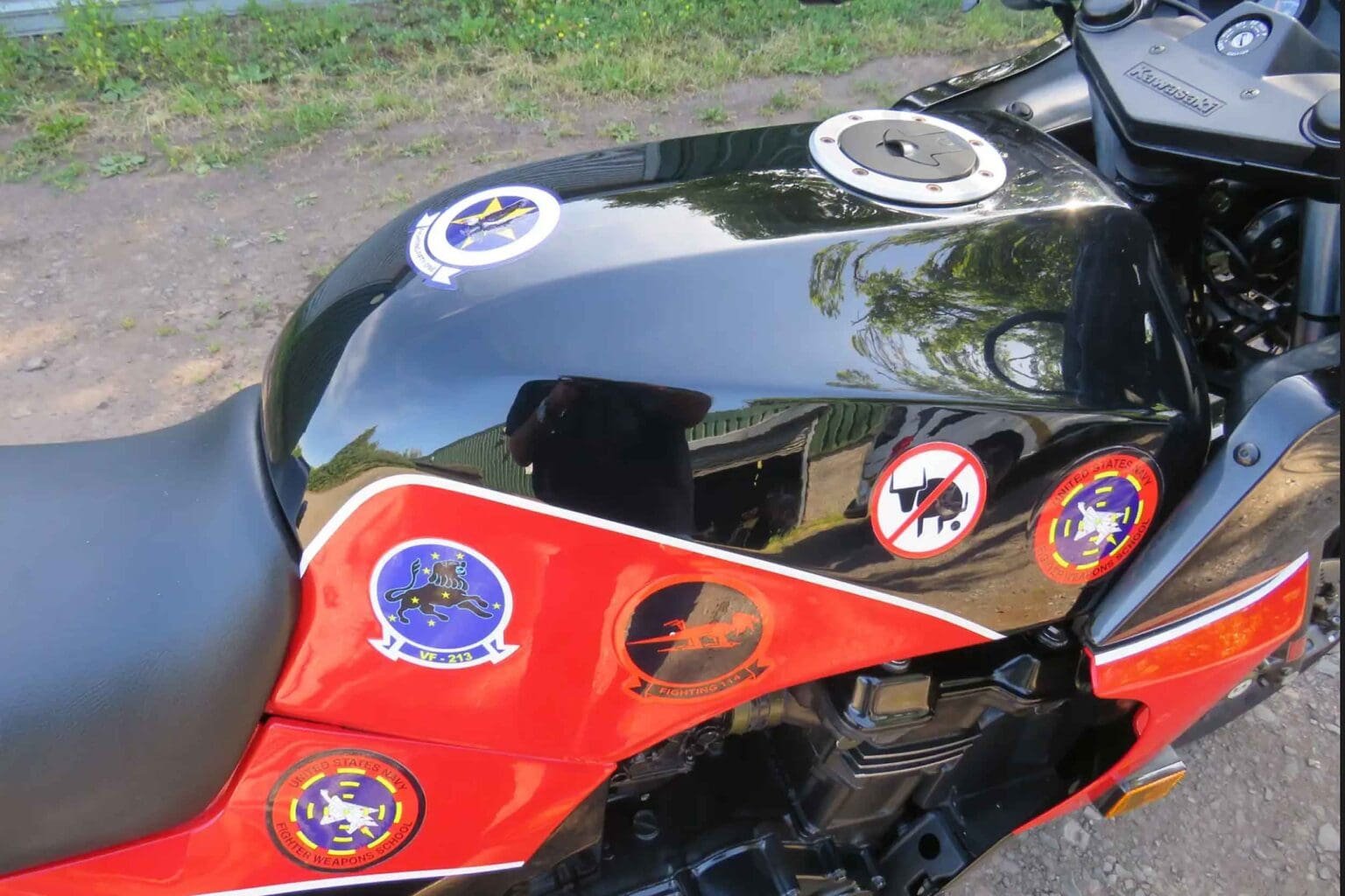 Kawasaki-GPz900R-Top-Gun-4