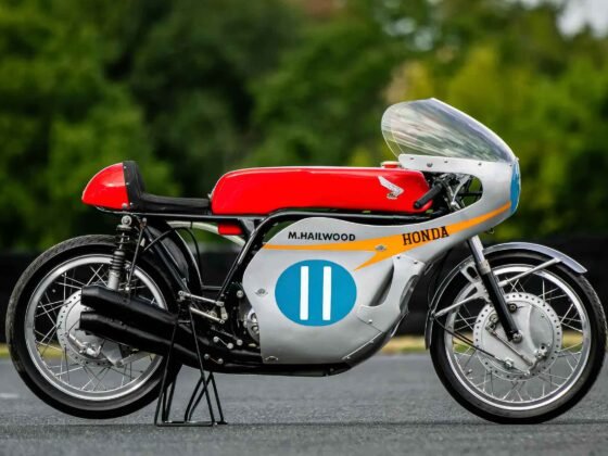 Mike Hailwood Honda 350 1966 world championship winner