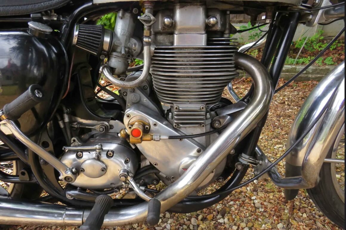 BSA DBD34 'Goldie' in touring spec